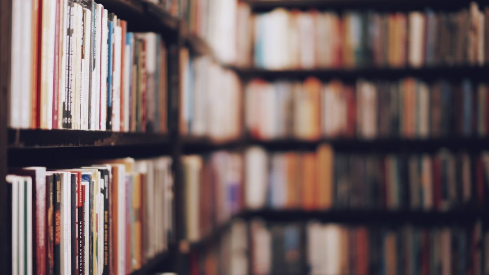 Книги фон рабочего стола