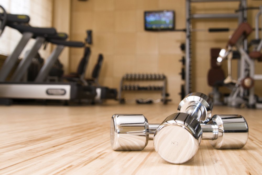 Тренажерный зал гантели