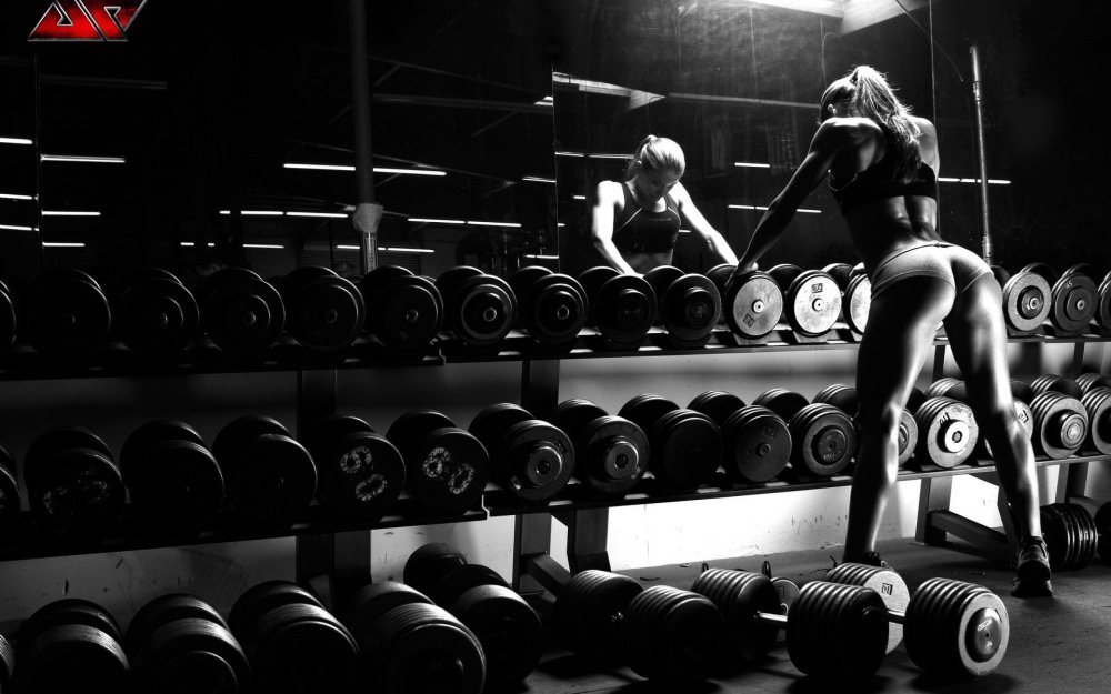 Гантели в зале