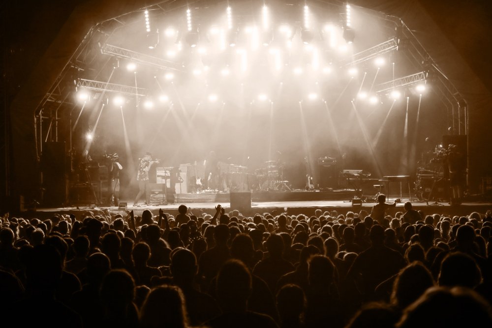 Рок концерт сцена