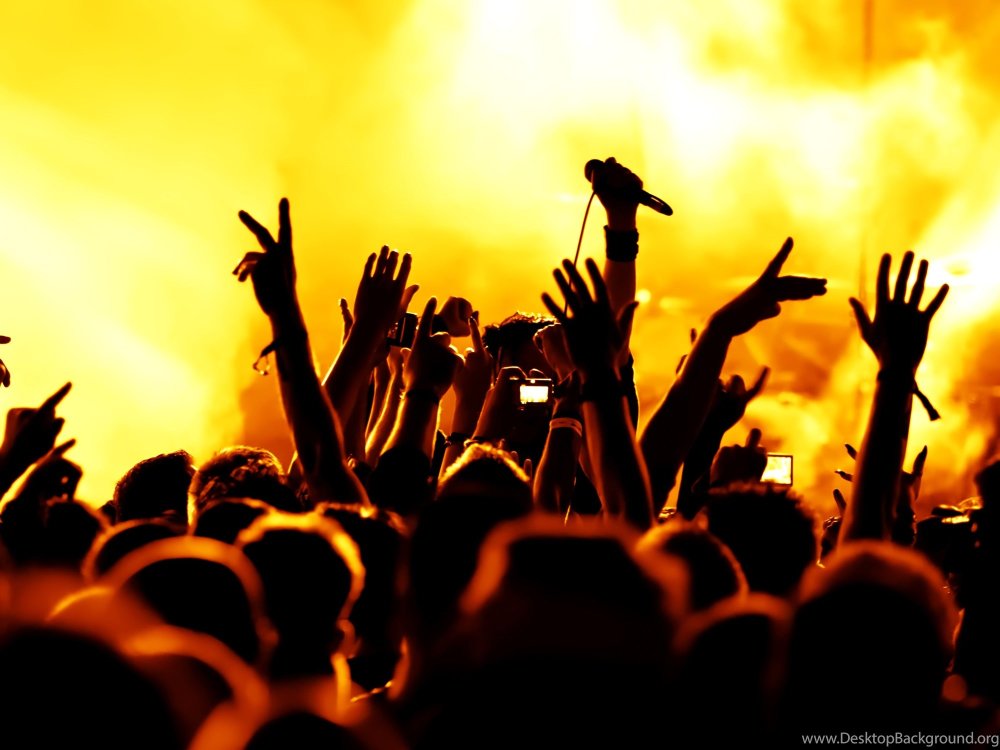 Микрофон и толпа