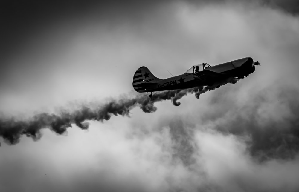 Самолет черно белый