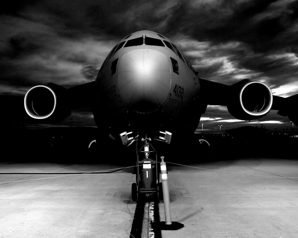 Черный самолет