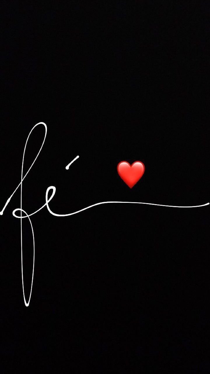 Половина сердца на черном фоне