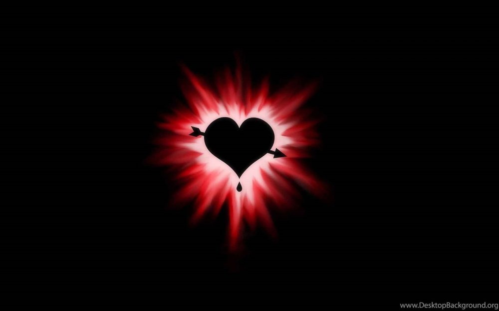 Яркое сердце на черном фоне