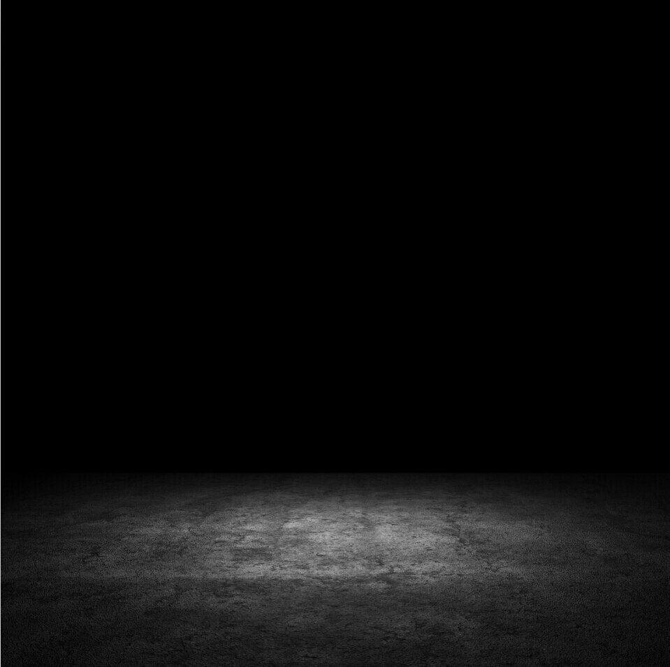 Пустая темная комната