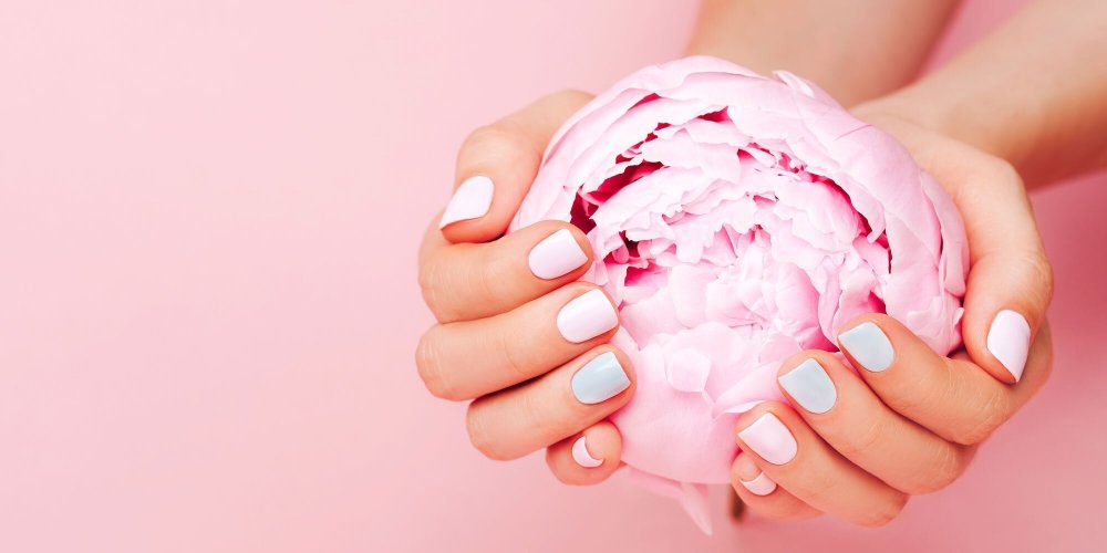 Розовый маникюр