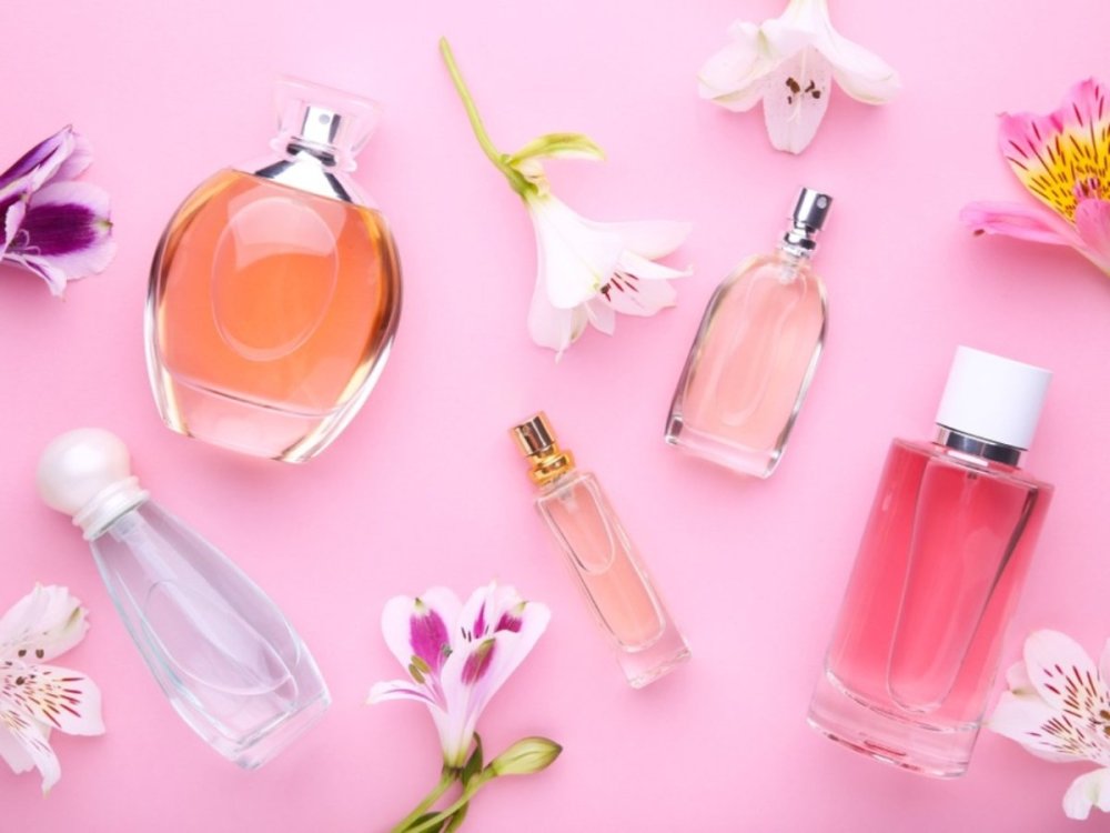 Духи в розовом флаконе