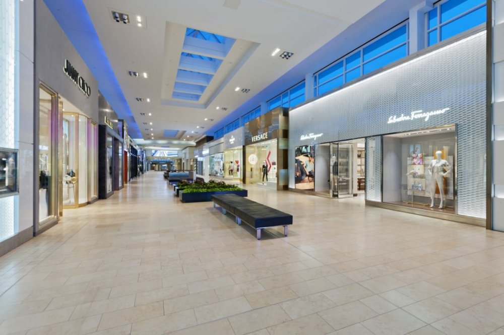 Пустой торговый центр