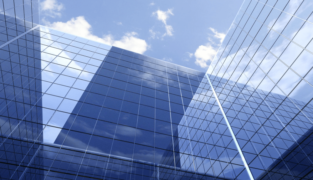 Стеклянный фасад здания