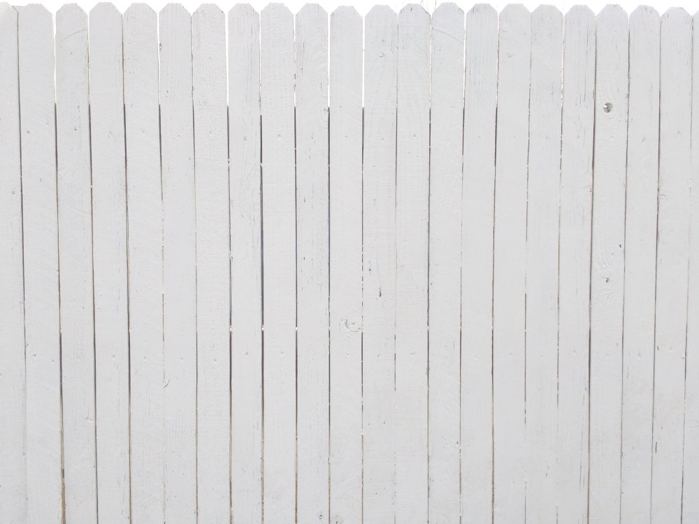 Белый забор дерево