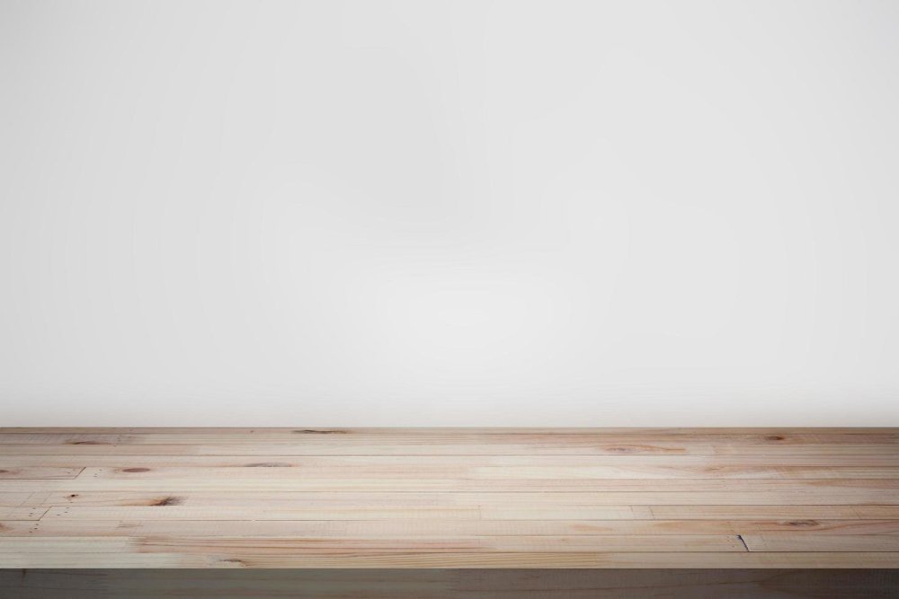 Деревянный стол у стены