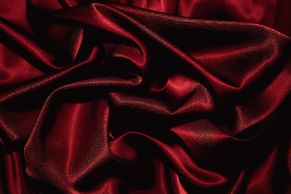 Бордовый шелк