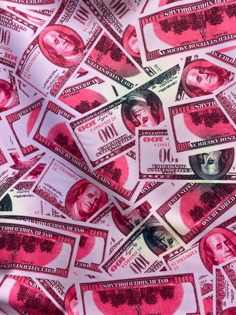 Деньги на розовом фоне