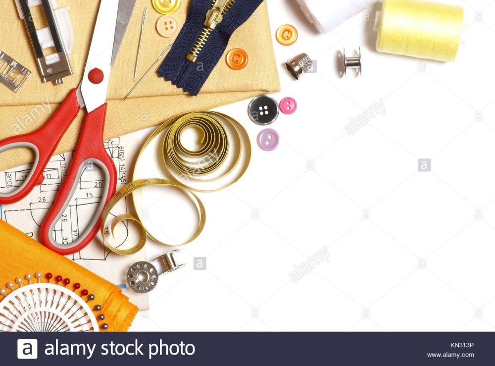 Принадлежности для швеи на белом фоне