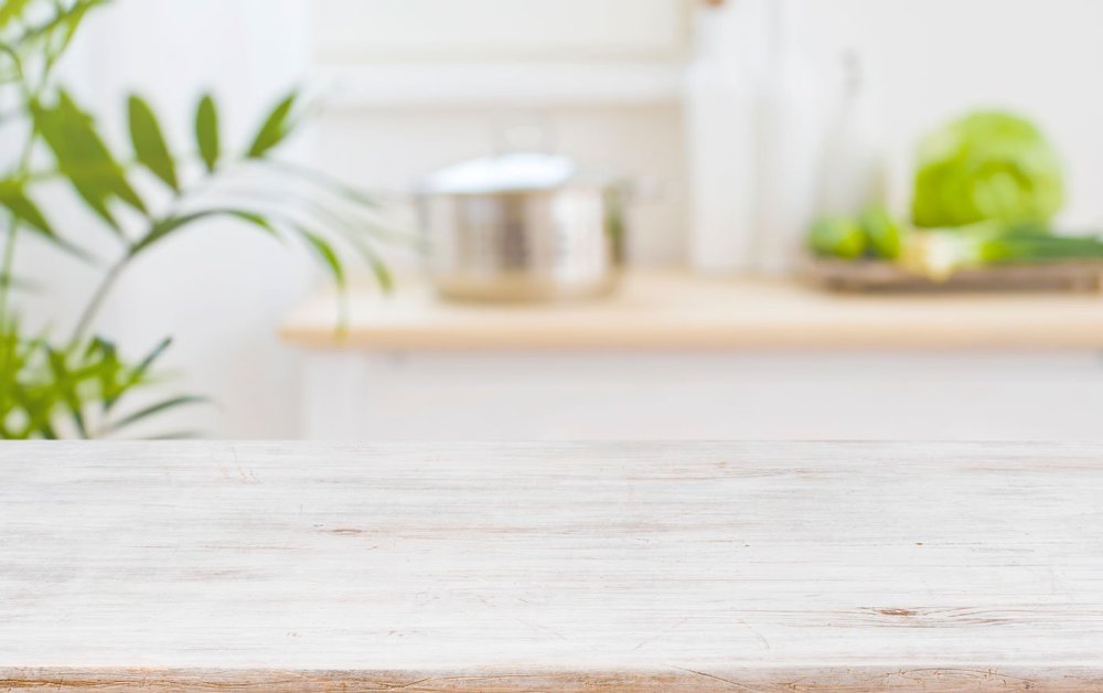 Светлая поверхность стола