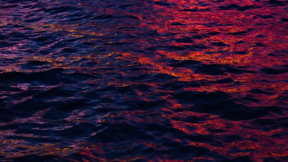 Фиолетовая вода