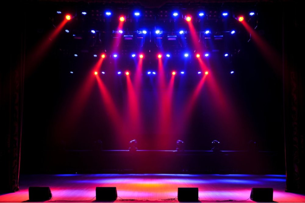 Свет на сцене