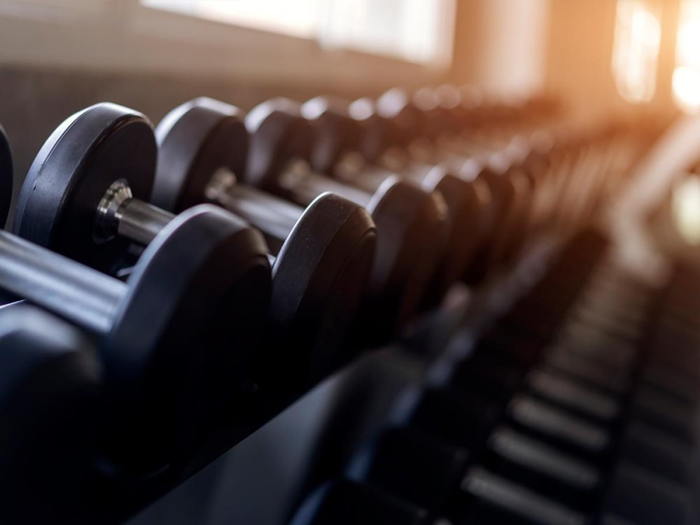 Размытый тренажерный зал