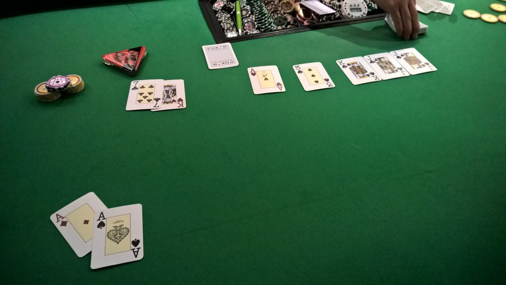 Покерный стол вид сверху