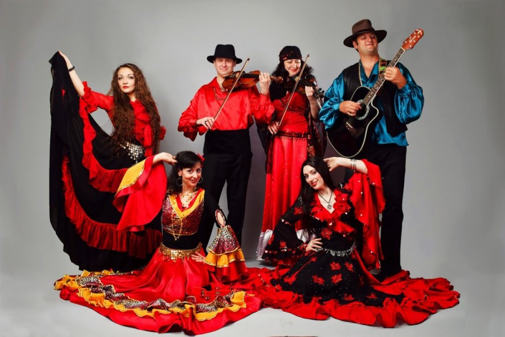 Цыганский ансамбль Ромалэ