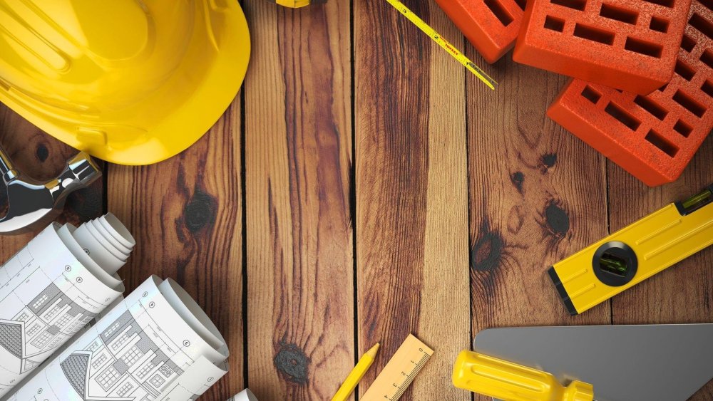 Силуэт строящегося города