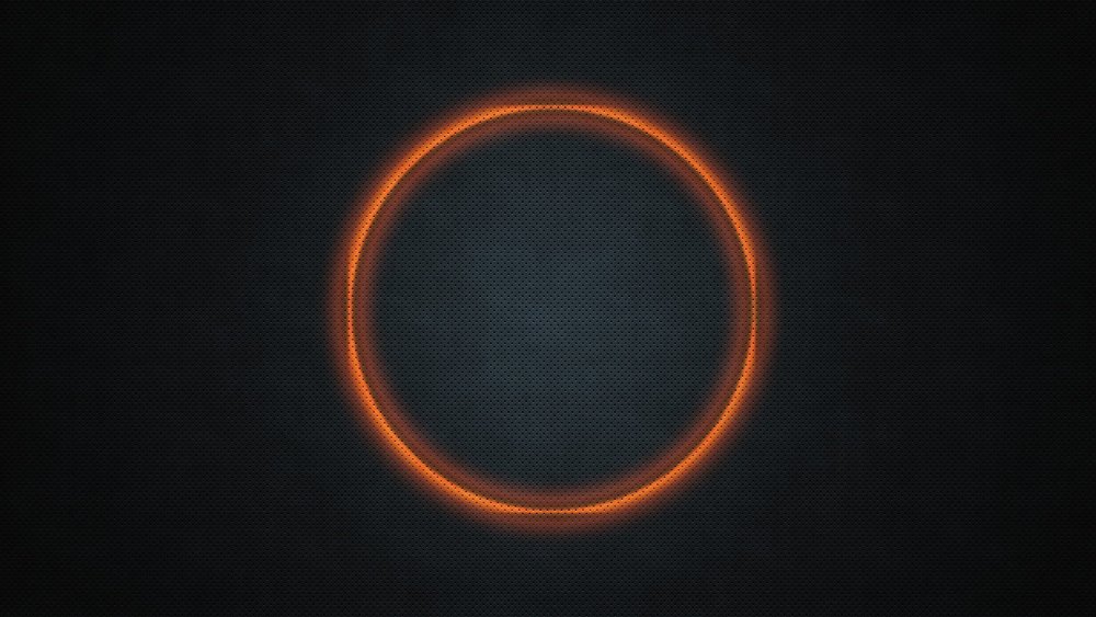 Оранжевый круг на черном фоне