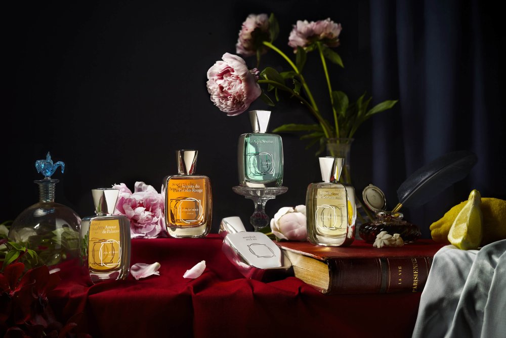 Духи на столе