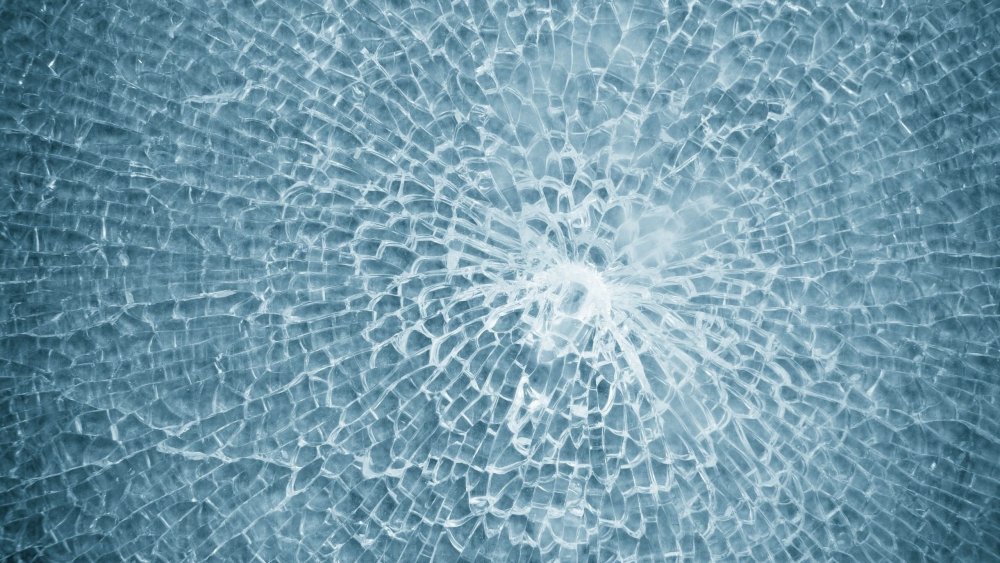 Разбитое стекло фон