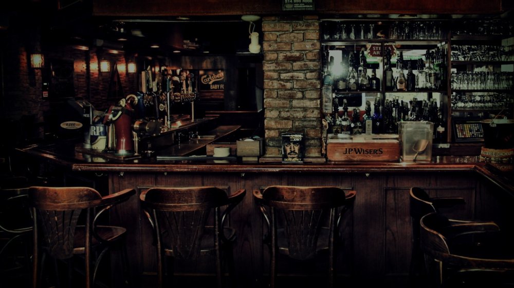 Барная стойка в баре арт