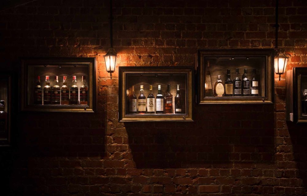 Кирпичная стена в баре