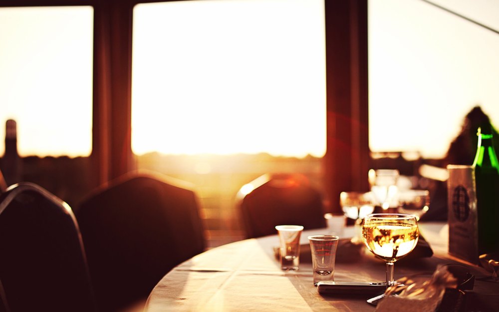 Пустой столик в ресторане