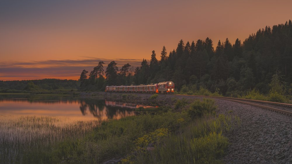 Закат из окна поезда