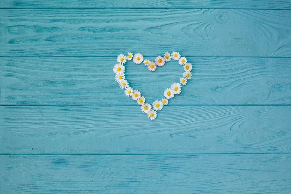 Голубой фон с сердечками