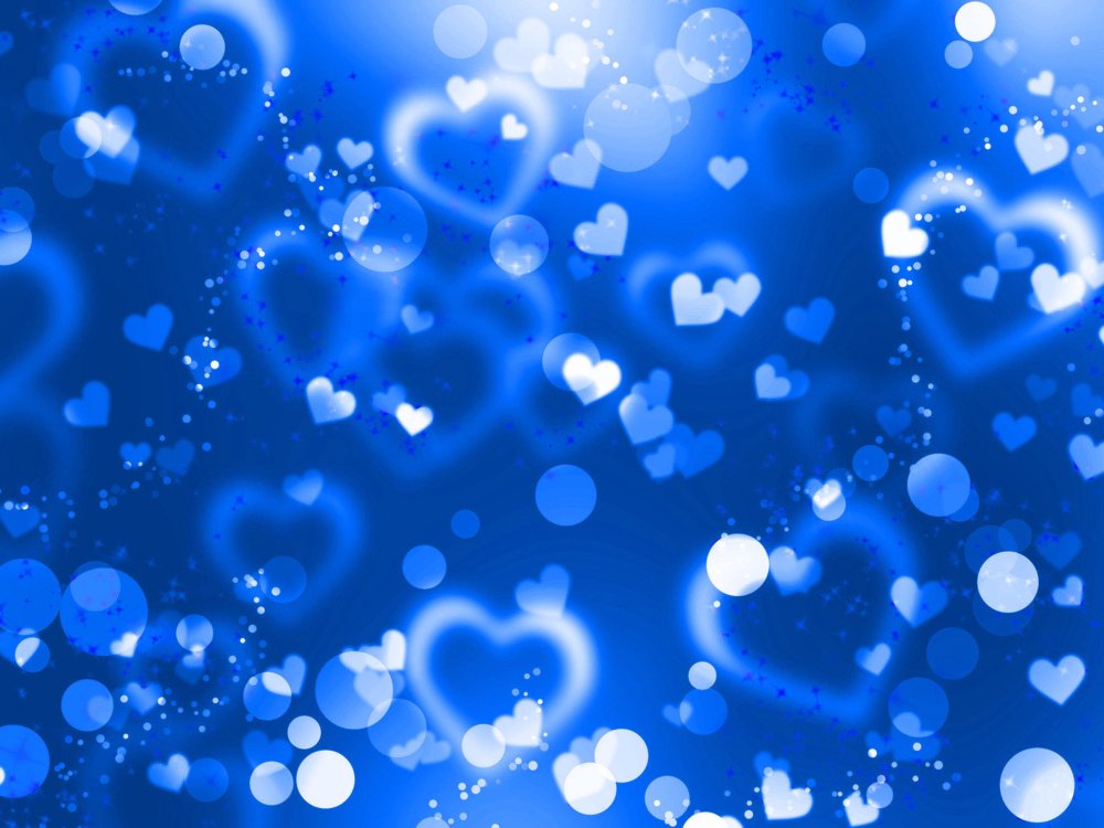 Синие сердечки на столе