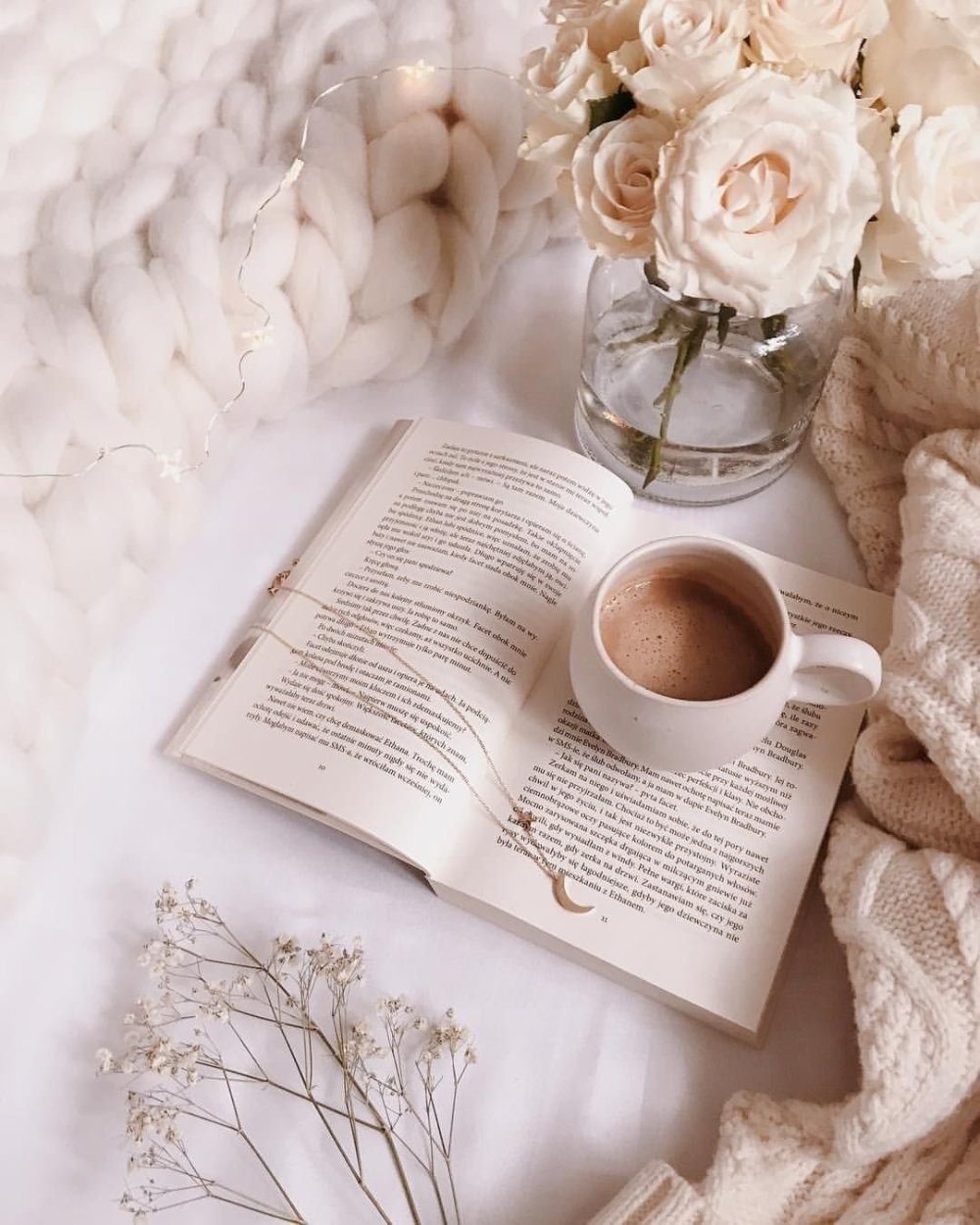 Открытки с книгой и цветами