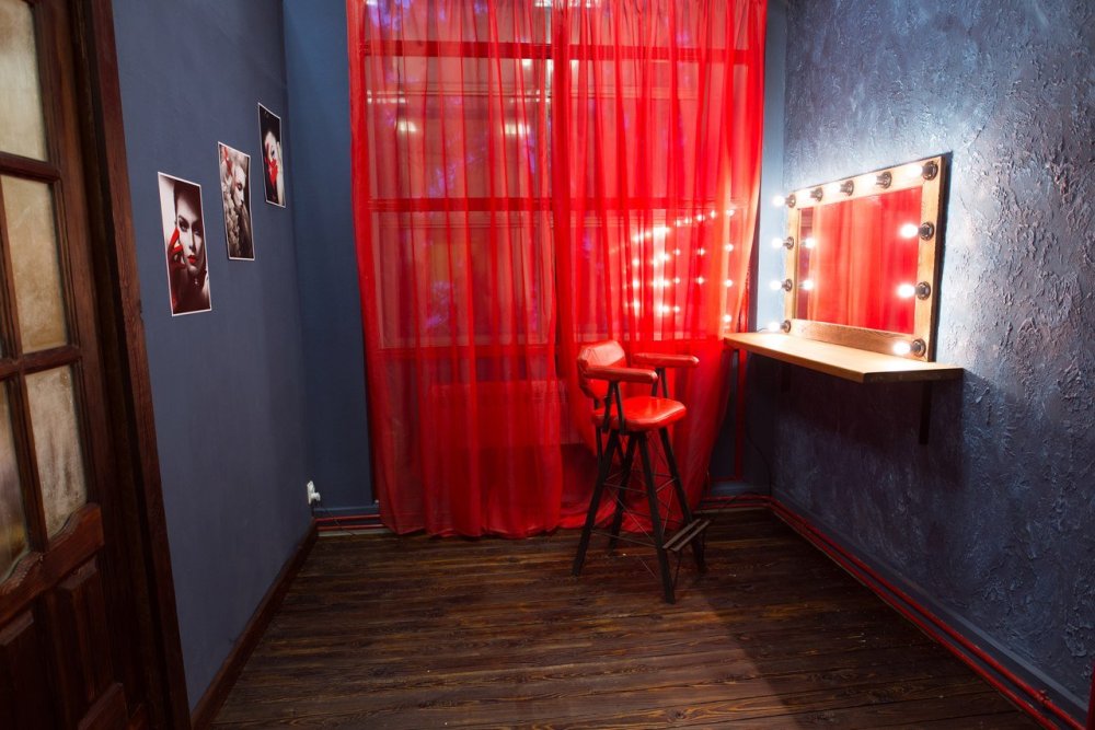 Украшение туалетного столика