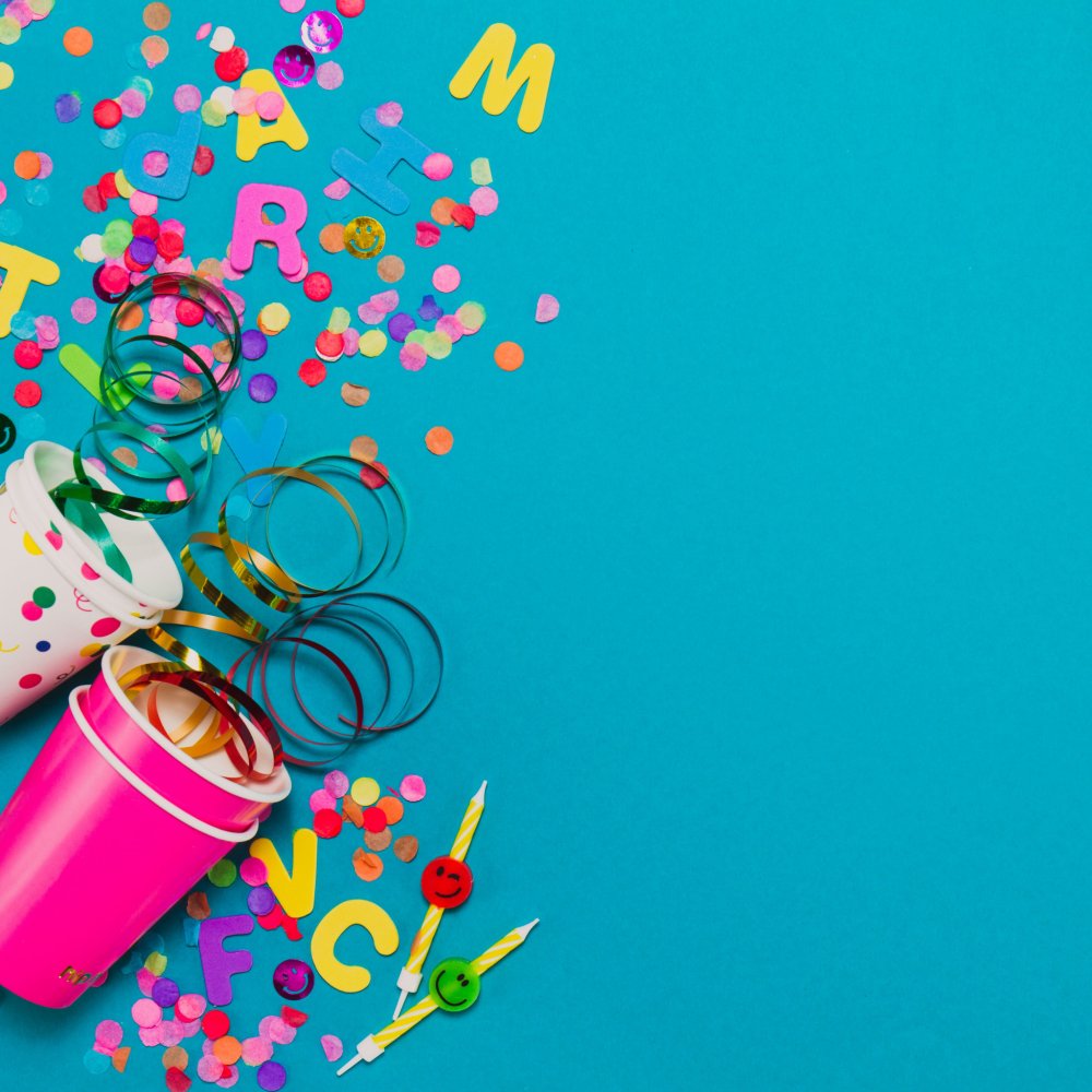 Яркий фон с хлопушками