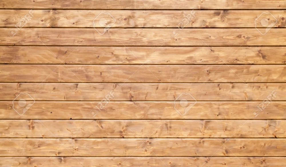 На фоне брусовой стены xxx