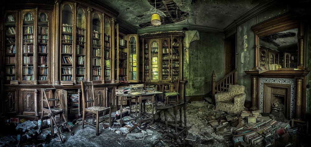 Старая заброшенная библиотека
