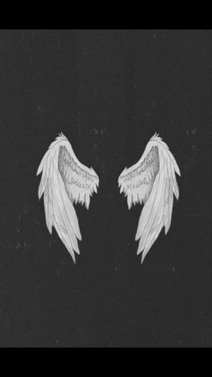 Ангельские Крылья на черном фоне