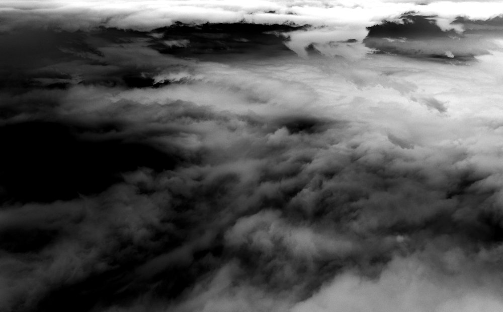 Облака черно белые