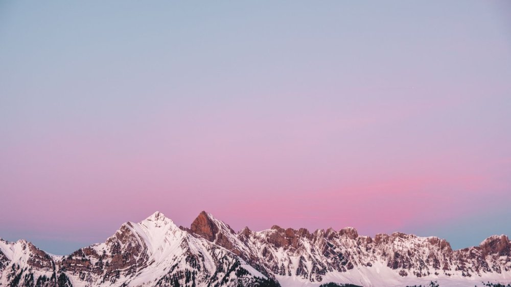 Горы снежные вершины