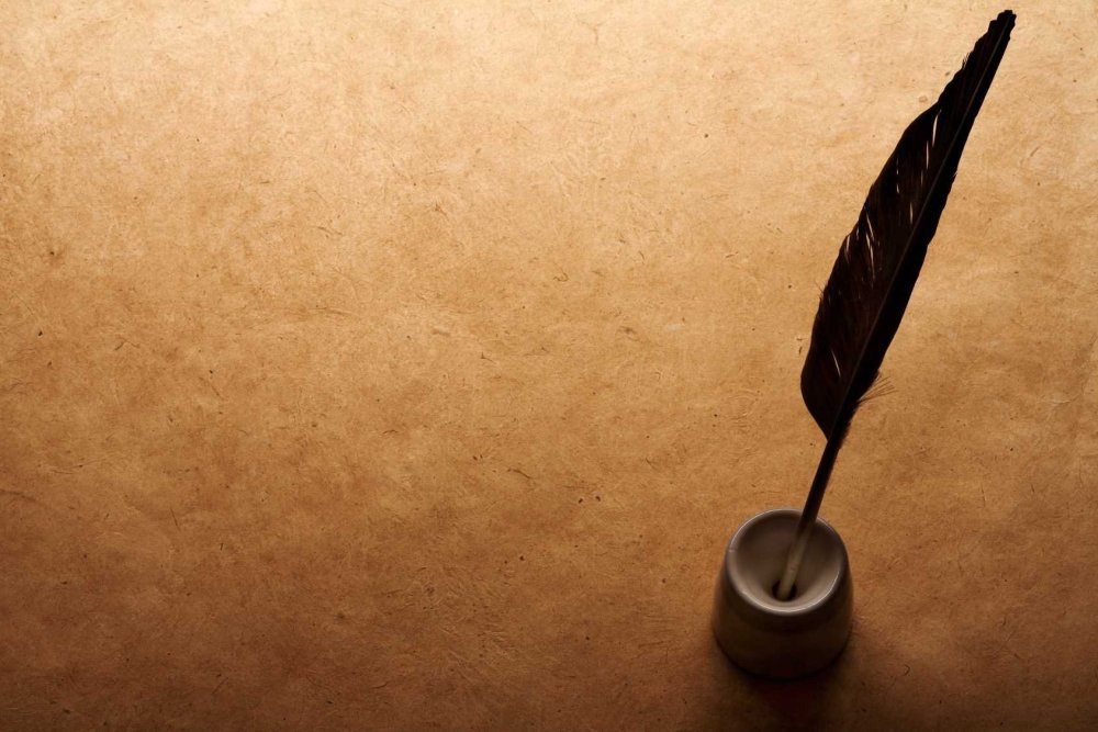 Старая бумага с пером