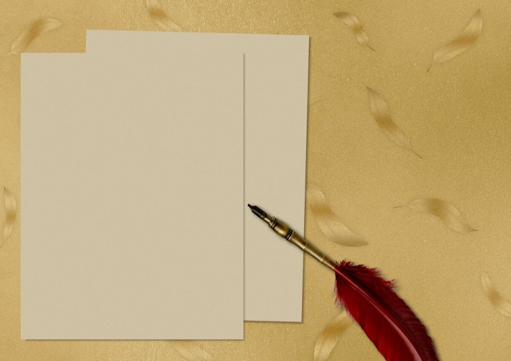 Перо и лист бумаги