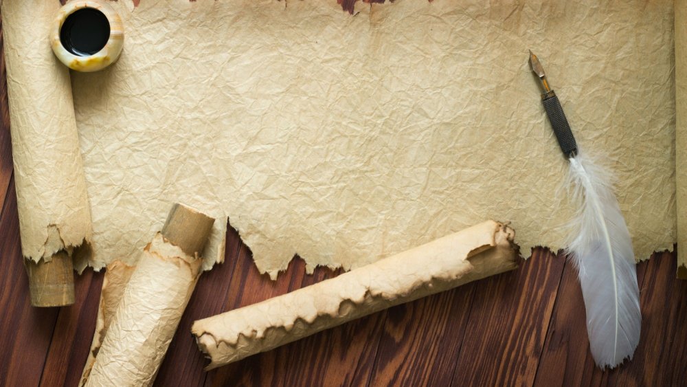 Пергамент с пером