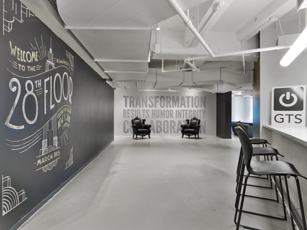 Графитная стена офис