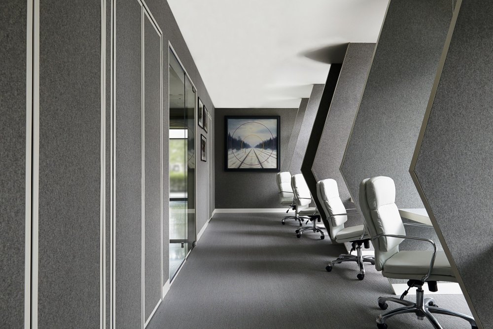 Серые стены в офисе
