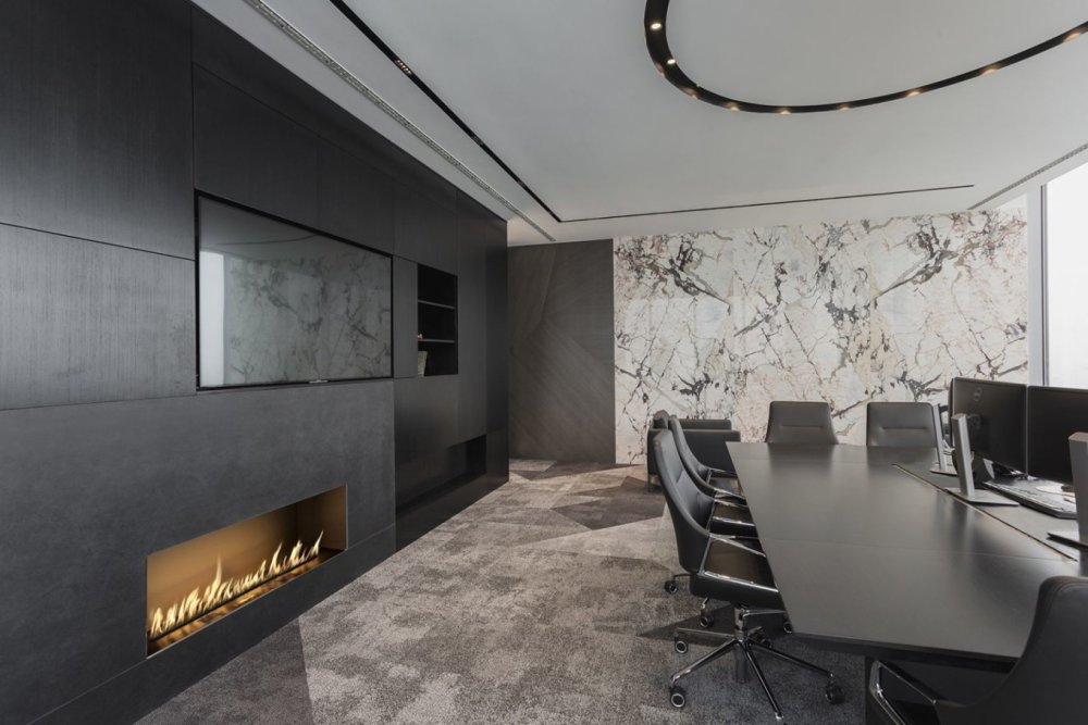 Интерьер офиса в серых тонах