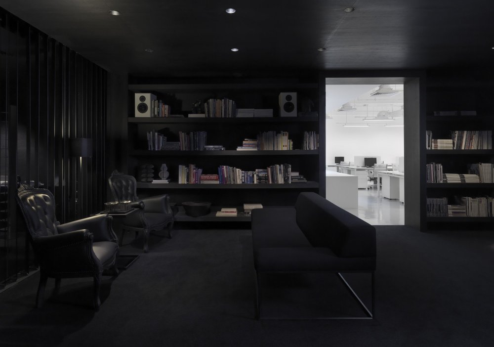 Кабинет в черном стиле